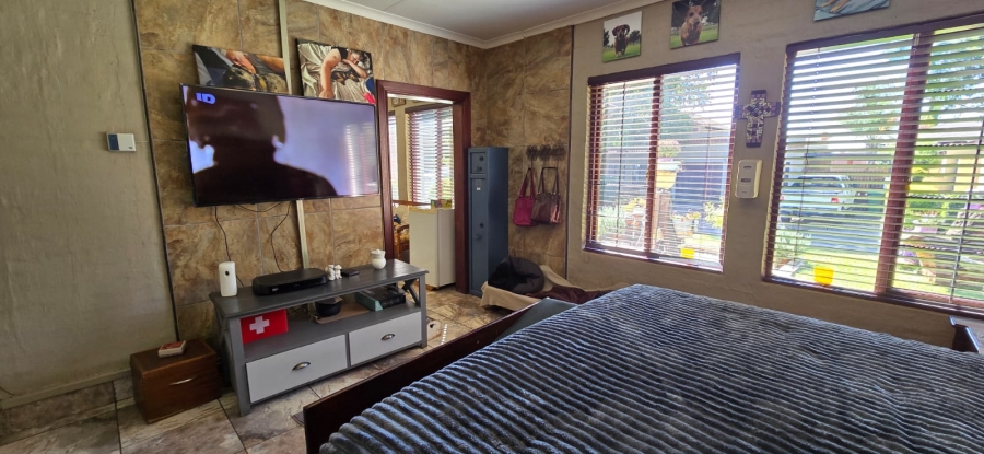 4 Bedroom Property for Sale in Waterval East North West